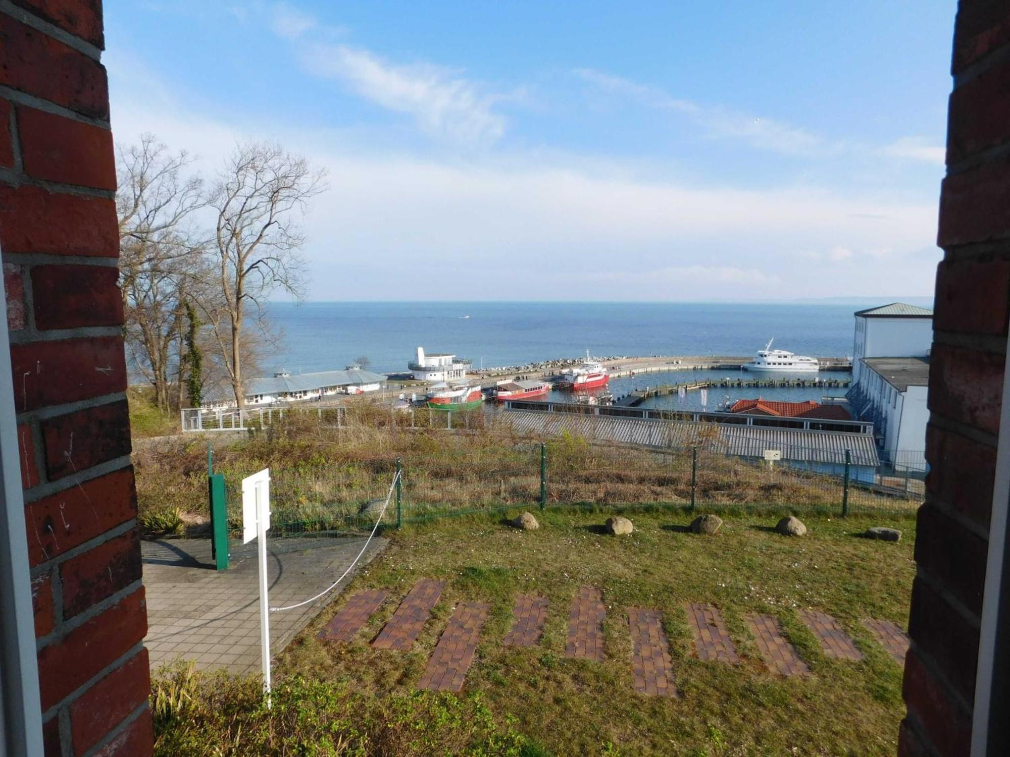 Seelotsenstation Sassnitz Mit Hafenblick By Unsere Urlaubszeit Exterior photo